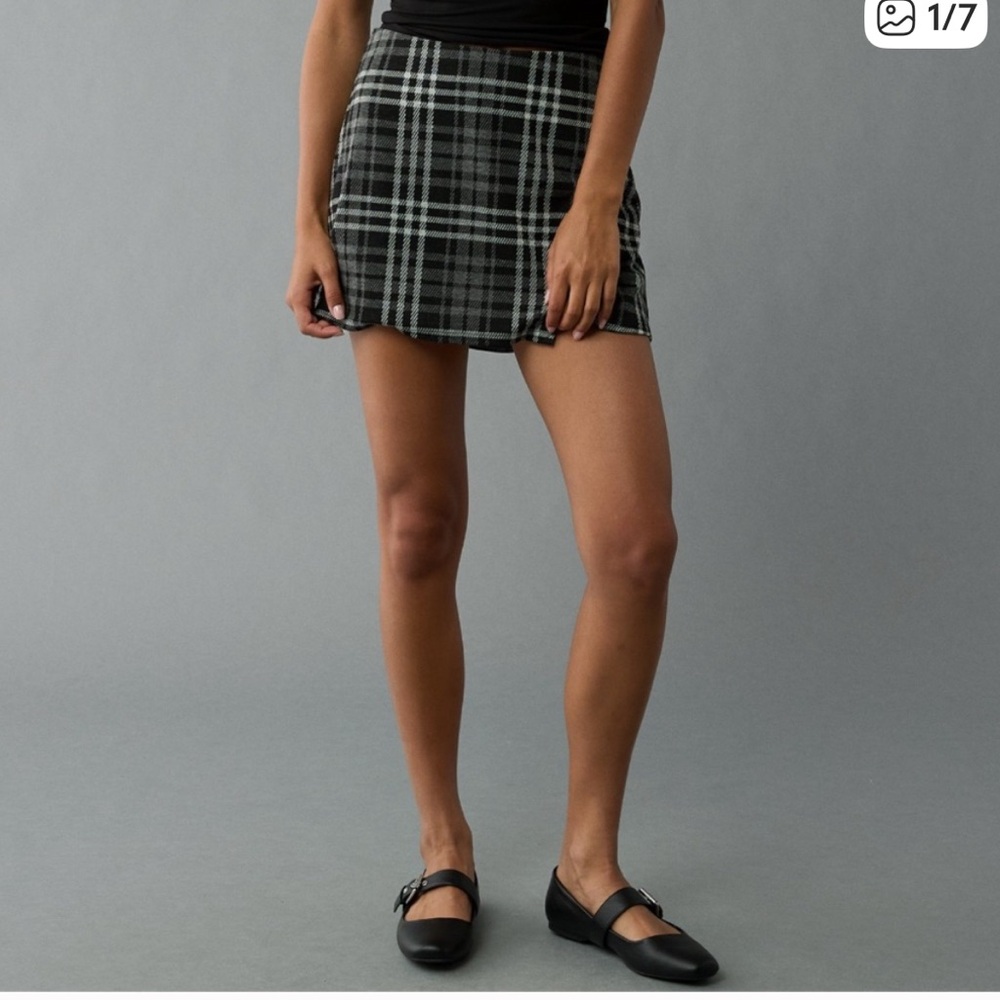 NWT American Eagle Outfitters Black and Gray Plaid Mini Skort